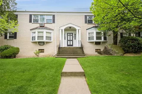 8 Essex Ln #2710, Ramapo, NY 10901