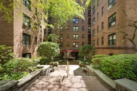 10 Franklin Ave #2P, White Plains, NY 10601