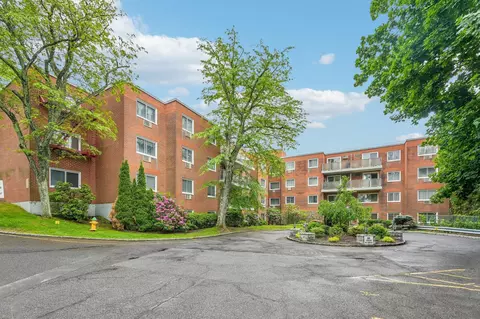 372 Central Park Ave #3U, Greenburgh, NY 10583