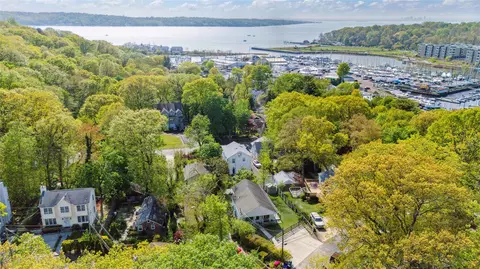 5 Towle Pl, Glen Cove, NY 11542