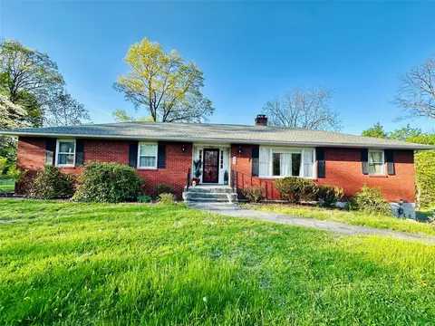 29 Dogwood Ln, Beacon, NY 12508