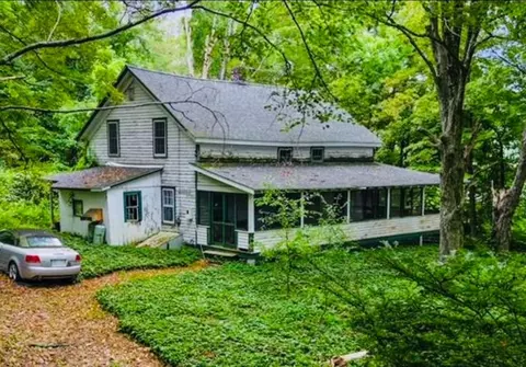 472 Bullet Hole Rd, Mahopac, NY 10541