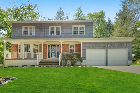51 E Ridge Ln, Mount Kisco, NY 10549