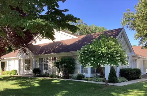 95 Glen Dr, Ridge, NY 11961