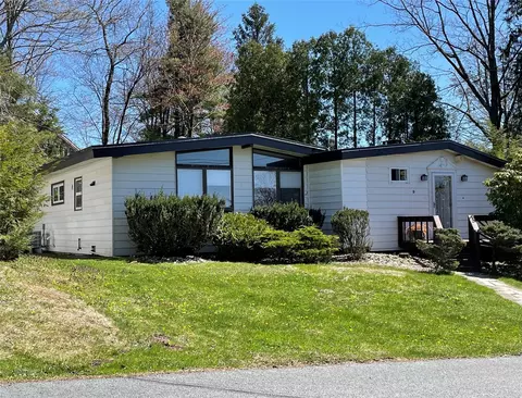 9 Crescent Cir, Thompson, NY 12775