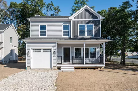 2 Gail-grace Ct, Babylon, NY 11726