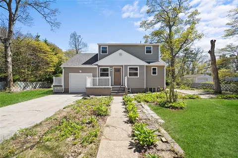 28 Myrtle Ave, Central Islip, NY 11722