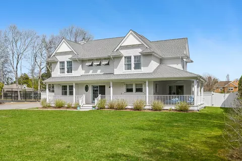 38 Baycrest Ave # A, Westhampton, NY 11977