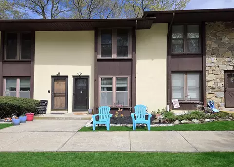 7 Elm Ct #7, Selden, NY 11784