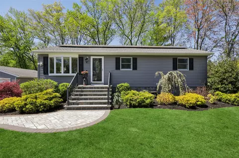 8 Adele Rd, Clarkstown, NY 10994