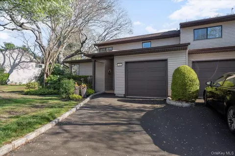 54 Northgate Cir, Melville, NY 11747