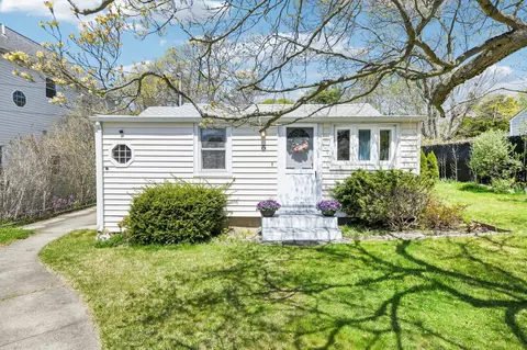 5 Bertha St, Brookhaven, NY 11772