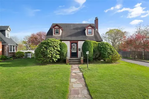 100 E Roe Blvd, Patchogue, NY 11772