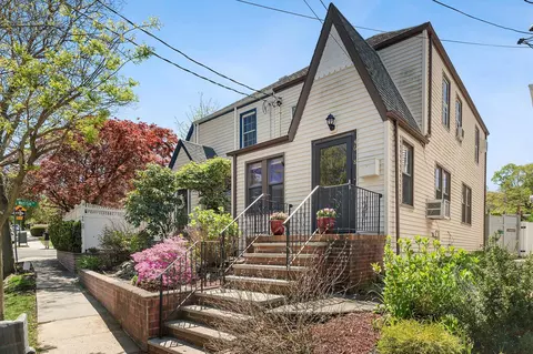 46-18 Glenwood St, New York, NY 11362