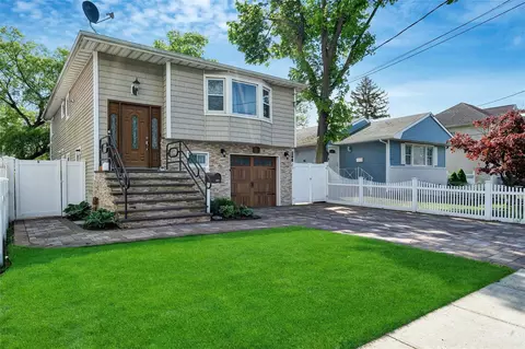 2375 Bayview Ave, Wantagh, NY 11793