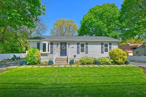 163 E 3rd St, Huntington Station, NY 11746