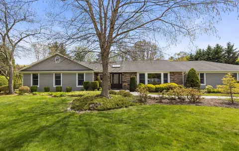 101 Yukon Dr, Woodbury, NY 11797