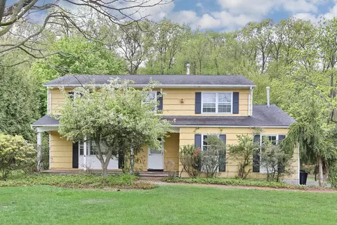 7 Macintosh Ln, Ramapo, NY 10952