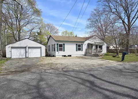 145 Magnolia Dr, Mastic Beach, NY 11951
