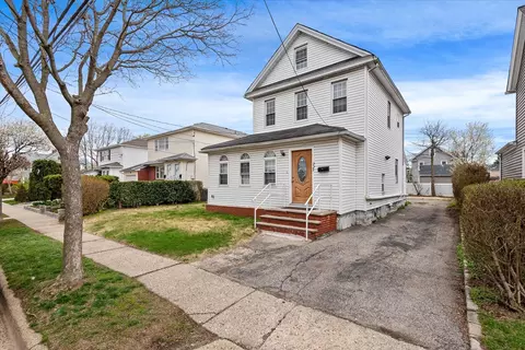 223 Jackson Ave, North Hempstead, NY 11501