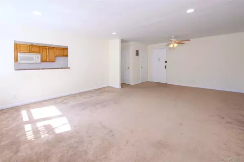 4 Sadore Ln #3M, Yonkers, NY 10710
