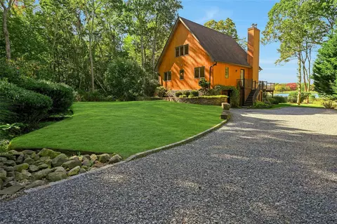 8095 Soundview Ave, Southold, NY 11971
