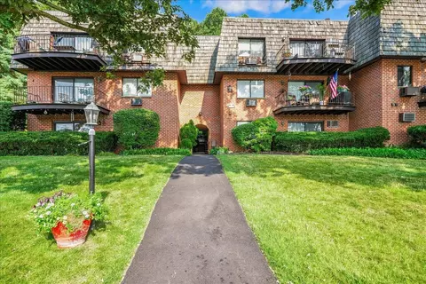 2 Briarcliff Dr S #10, Ossining, NY 10562