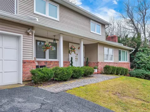 23 S Parker Dr, Ramapo, NY 10952