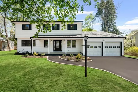 16 Prairie Rd, Huntington Station, NY 11746