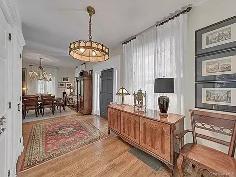 Entry Way - 421 Spring St, Monroe, NY 10950 photo 2 of 8