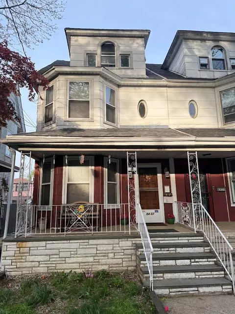 84-37 90 St, New York, NY 11421