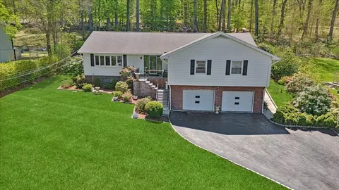 25 Gabriel Dr, Cortlandt, NY 10567