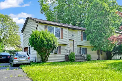 18 Hazel Ct, Ramapo, NY 10977