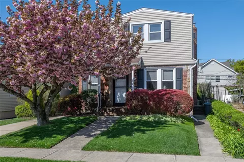 76 Collins Ave, North Hempstead, NY 11596