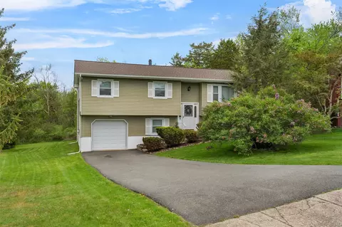 12 Moulton Cir, Monroe, NY 10950