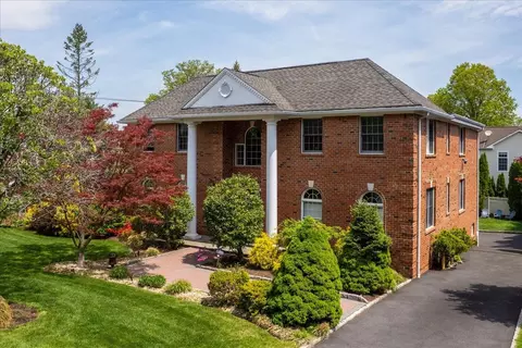 1 Dalessio Ct, Scarsdale, NY 10583