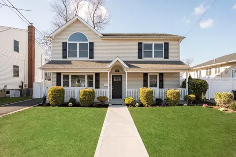 2162 Fir St, Wantagh, NY 11793