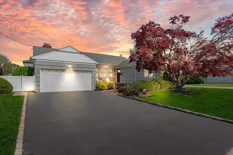 38 Fairwater Ave, Massapequa, NY 11758