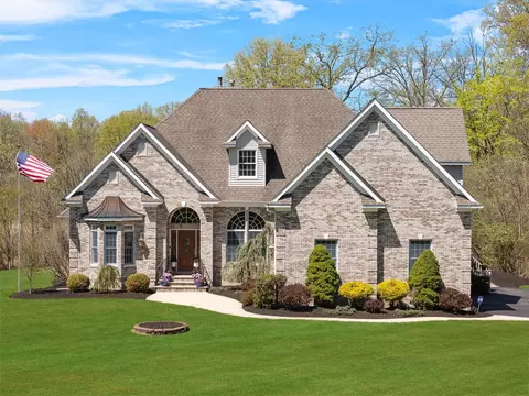 1 Black Angus Ct, Newburgh, NY 12550
