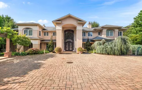 5 Glen Hill Ct, Dix Hills, NY 11746