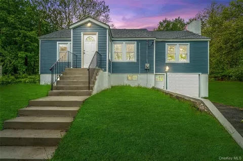 15 Riley Rd, New Windsor, NY 12553