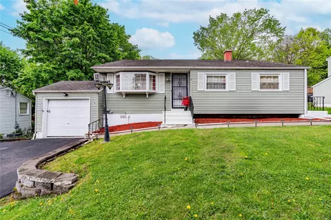 8 Neversink Dr, Newburgh, NY 12550