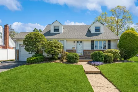 221 Wickshire Dr, East Meadow, NY 11554