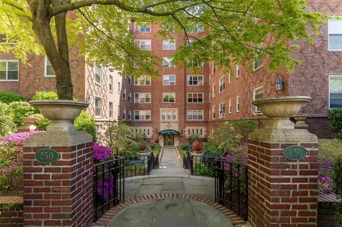 250 Bronxville Rd #6B, Yonkers, NY 10708