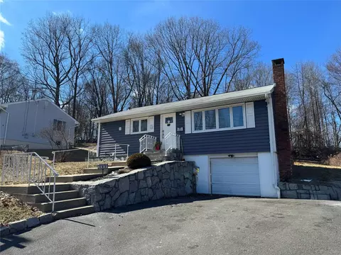 102 Capt Shankey Dr, Haverstraw, NY 10923