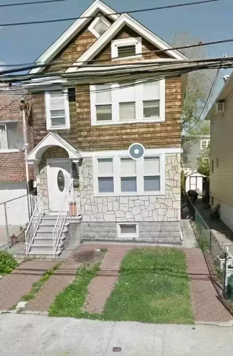 517 College Point Blvd, College Point, NY 11356