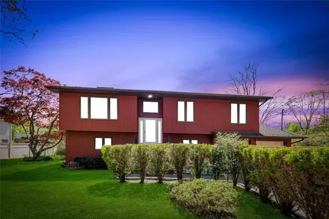 24 Illinois St, Dix Hills, NY 11746