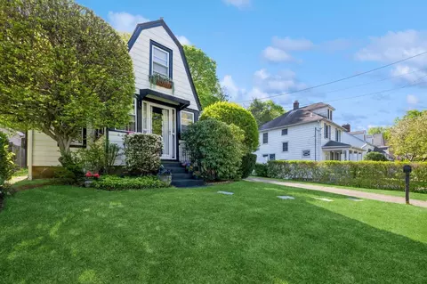 67 Summers St, Oyster Bay, NY 11771