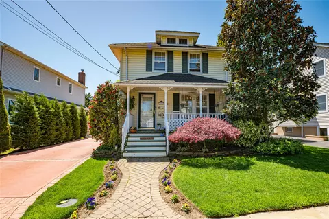405 Linden St, Bellmore, NY 11710