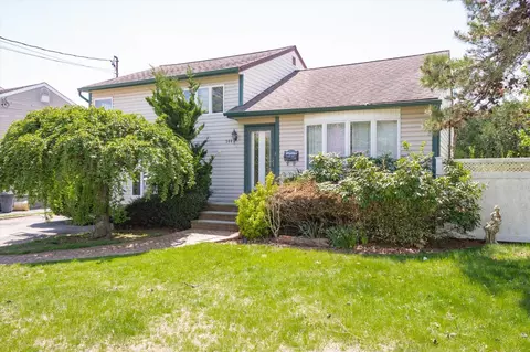 344 N Virginia Ave, Massapequa, NY 11758